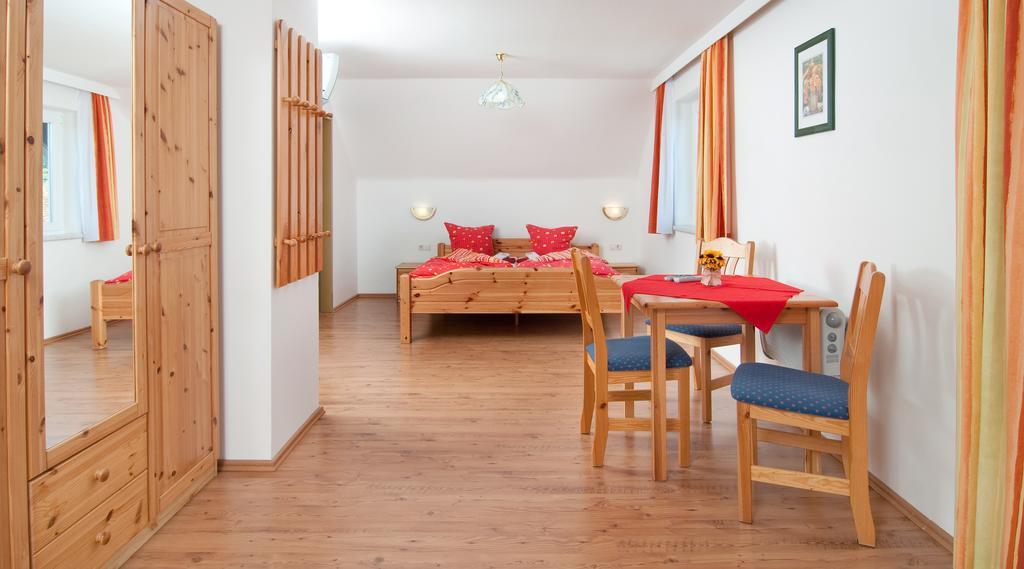Gaestehaus Lutschounig Faak am See Exteriör bild