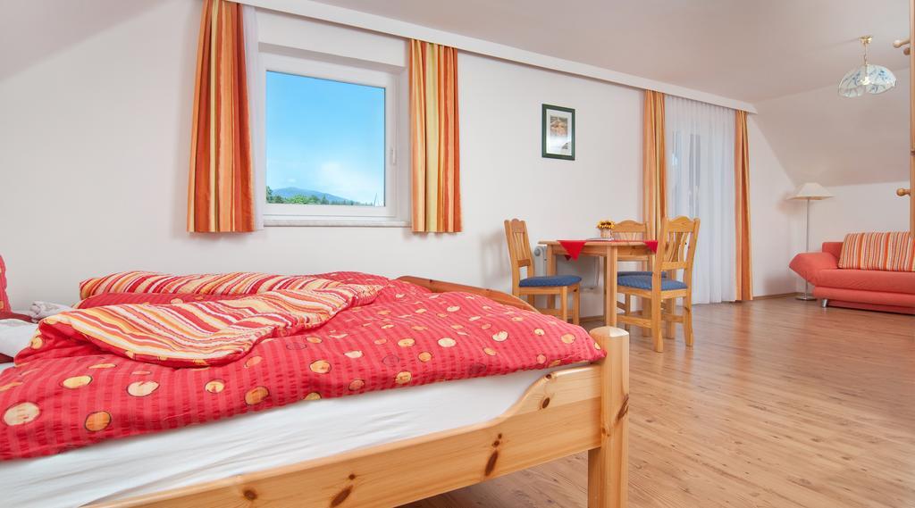 Gaestehaus Lutschounig Faak am See Exteriör bild